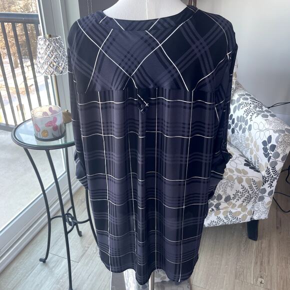 Torrid Harper  Pullover Tab Sleeve Top Sz 3X - Picture 4 of 8